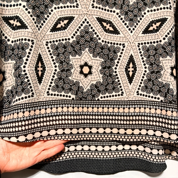 Cato EUC Women's HiLo Blouse, Size Large, Sleeve Split, Lightweight - Picture 7 of 11